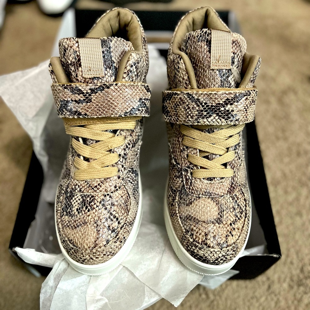 Fashion Nova Hiss and Hers Sneakers Size 10